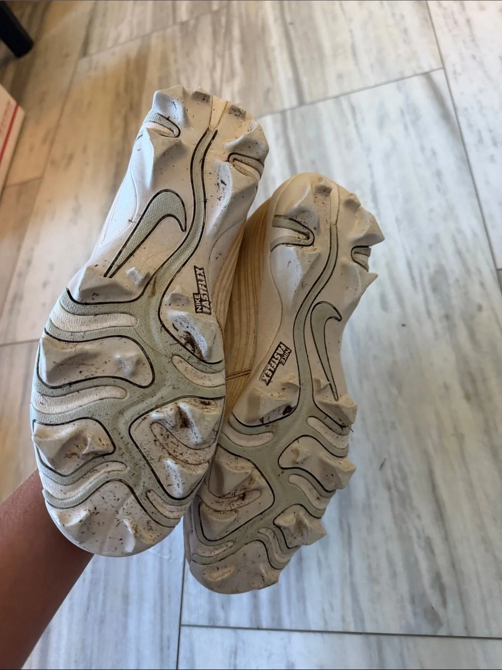 Nike Beige Lace-Up Athletic softball 🥎 cleats women size 9 1/2